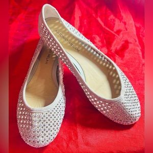 Antonio Melani Women’s Pierced Jeweled Flats Lydiah Suede Leather Tan Sz 8.5